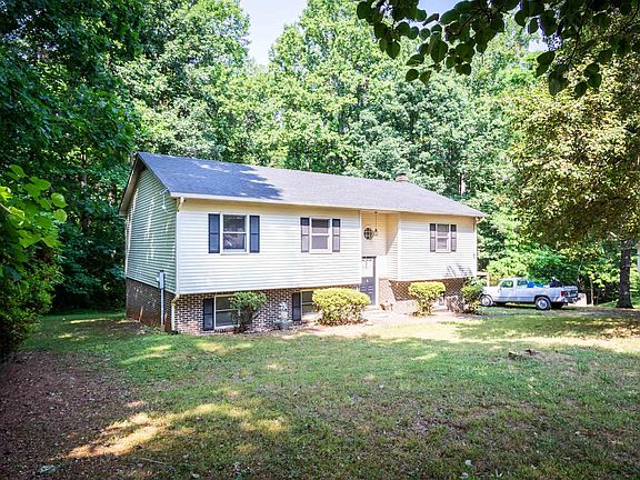 2nd image of 49 Fairlane Cir