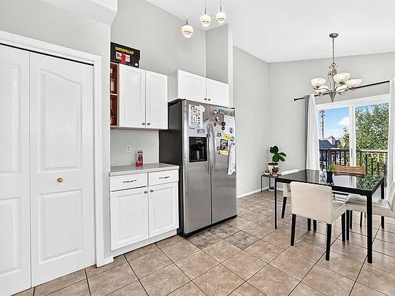 5th image of 168 NE Country Hills Way NW