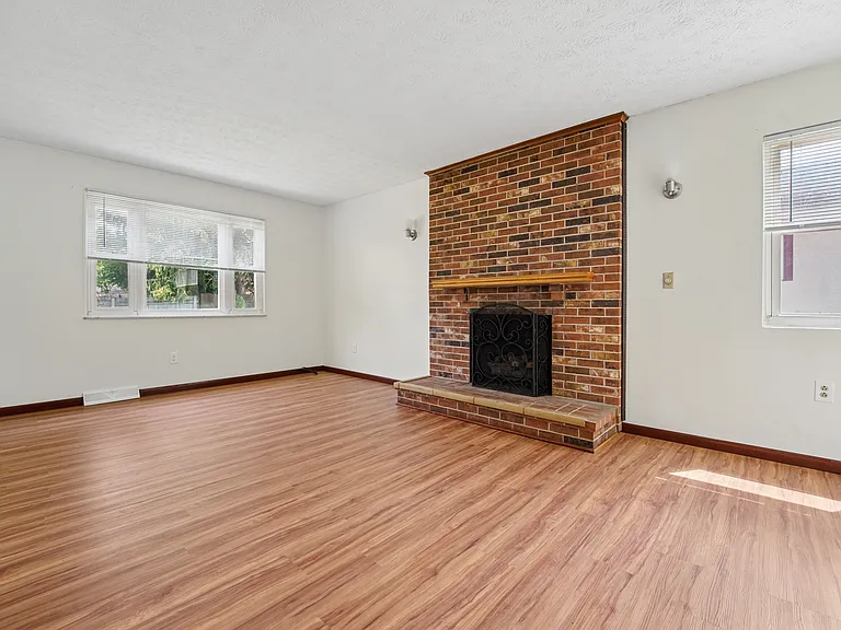 1806 Balsamridge Rd — Photo 6