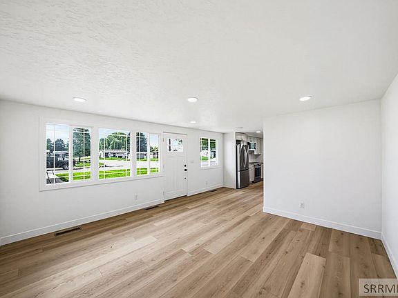 5th image of 1063 Irving St