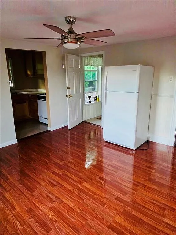 4 bed, 2.0 bath, 832 sqft, $1,800 — Photo 4