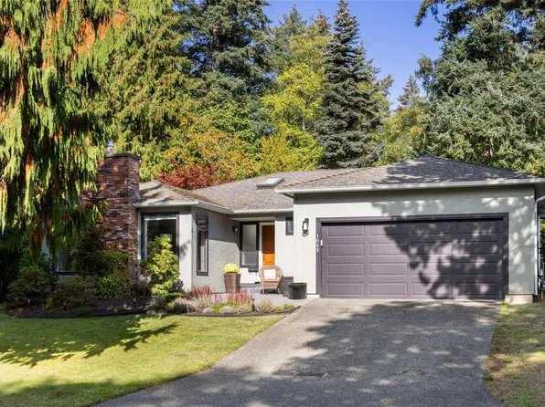 1089 Donwood Dr, Saanich, BC V8X 4G3