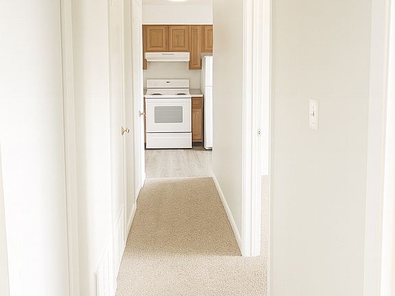 4th image of 4423 Duxbury Ln APT 128