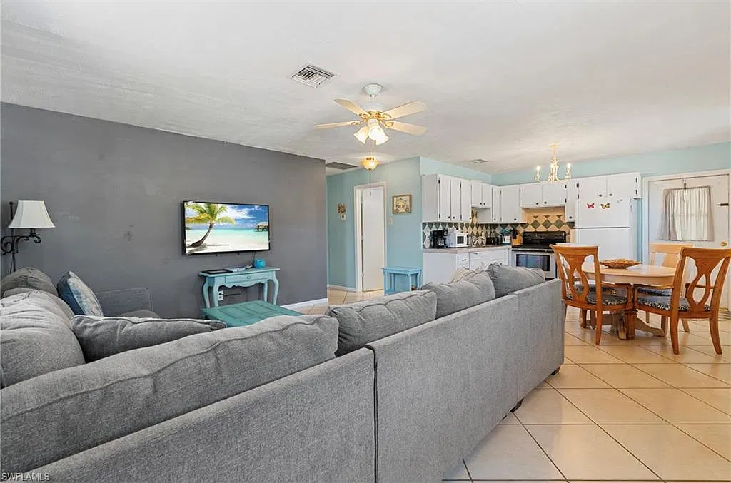 2 bed, 1.0 bath, 912 sqft, $1,950 — Photo 2