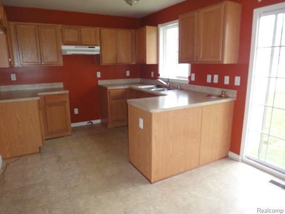 4th image of 28994 Currier Ave