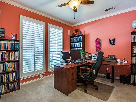 4th image of 2653 Newcastle Dr