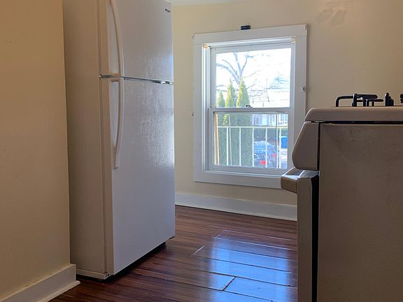 3rd image of 18 Canal St APT 6