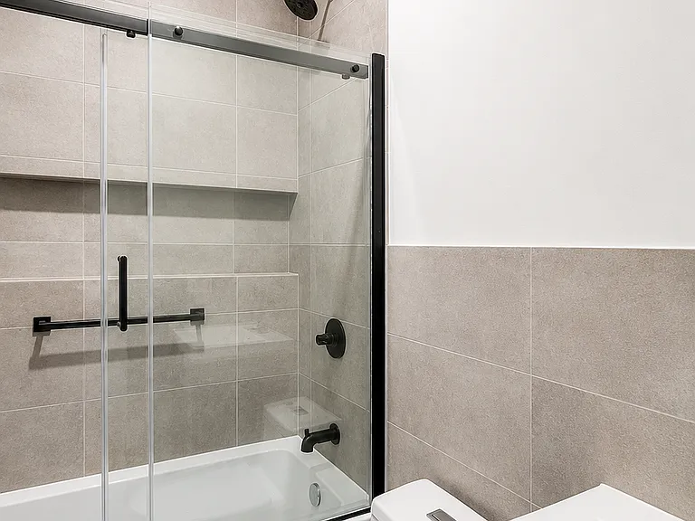1106 Gates Ave #3 — Photo 5