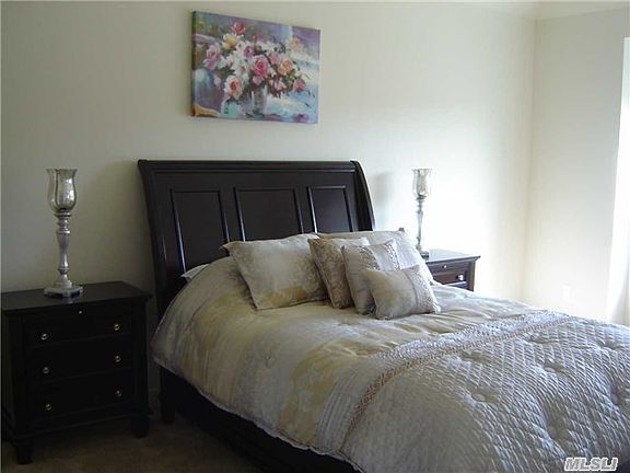4th image of 18 Old Orchard Ct