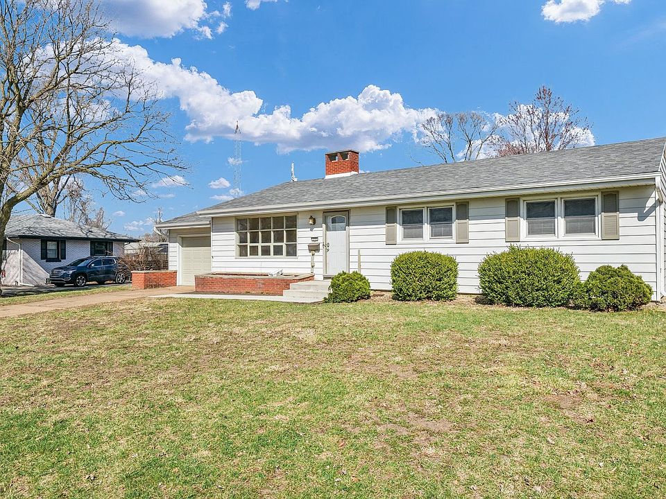 1st image of 220 Ivanhoe Way