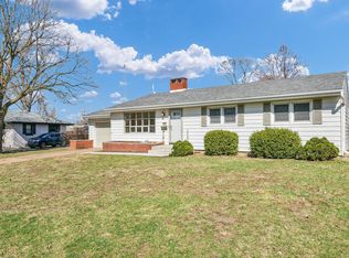 220 Ivanhoe Way, Bloomington, IL 61701