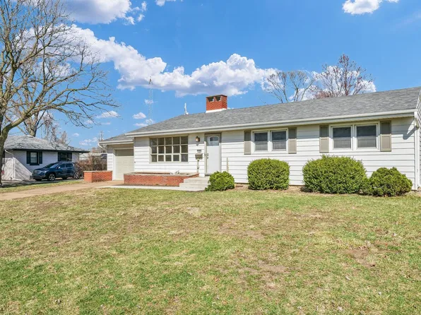 220 Ivanhoe Way, Bloomington, IL 61701