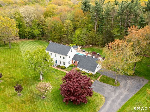 3rd image of 9 Heather Lane