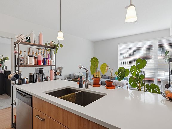 3rd image of 2214 Kelly Ave #304