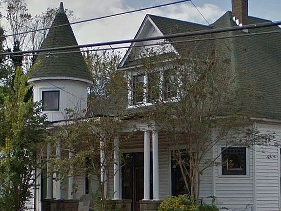2nd image of 303 N Washington Ave