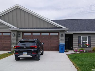 527 N 3rd St, Eldridge, IA, 52748
