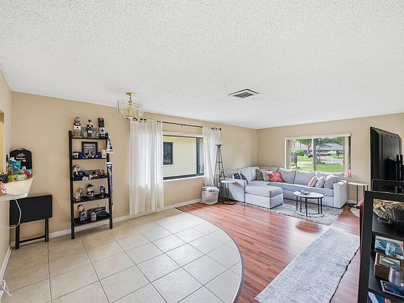 5th image of 10222 Pine Drive