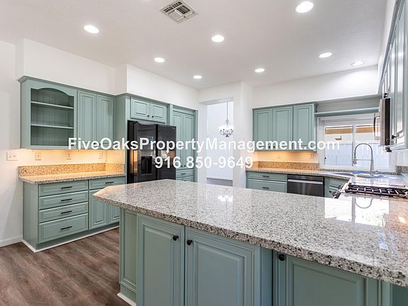 3rd image of 112 Elkins Cir