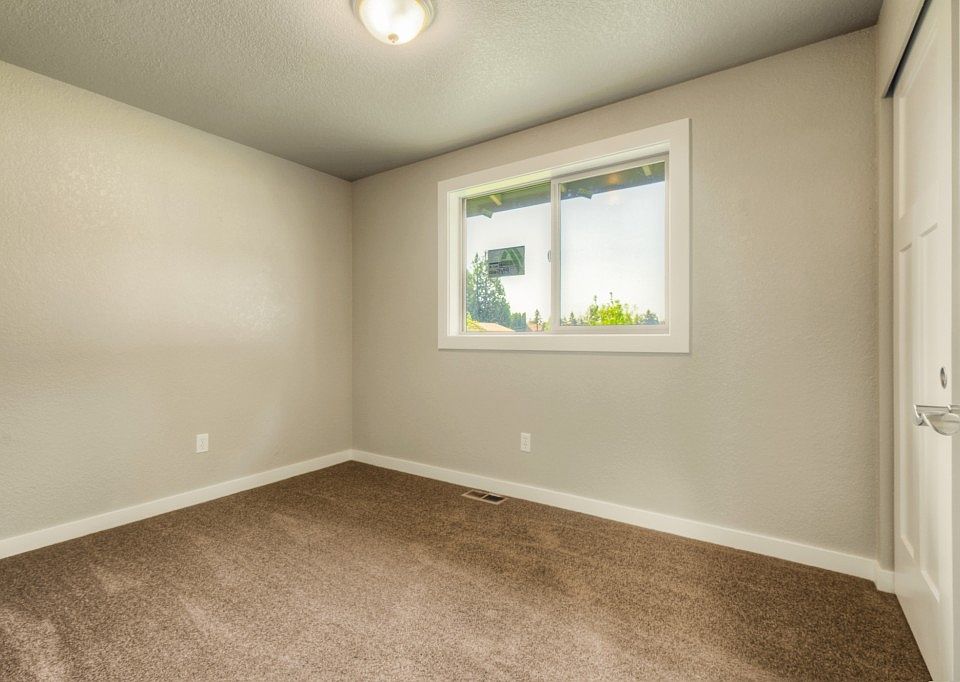1st image of 11917 4th Ave E