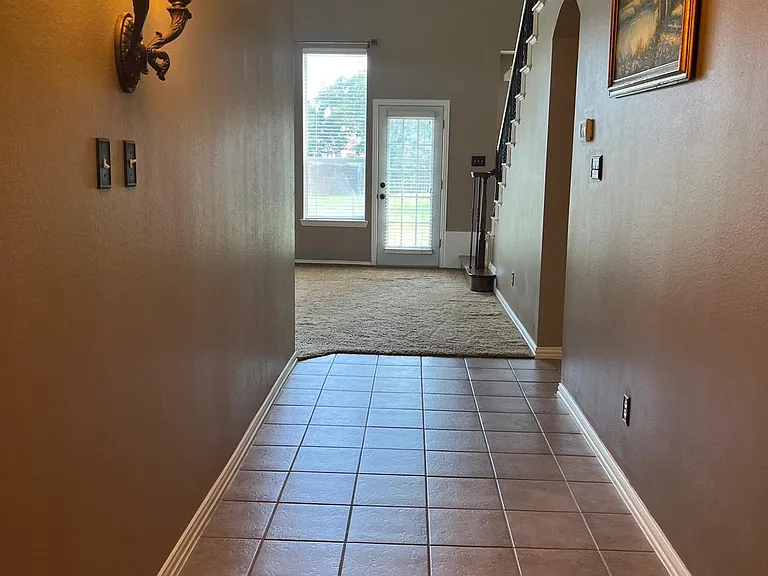 5505 Stone Cliff Ct — Photo 3