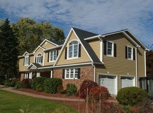 15 Mohawk Trl, Mahwah, NJ 07430