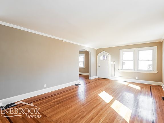 4th image of 107 N Sunset Pl