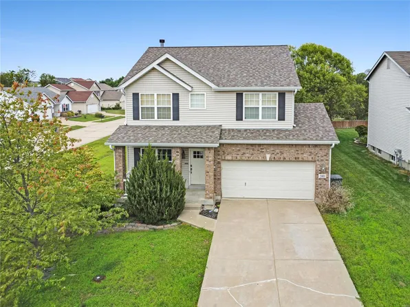 2001 Briarridge Dr, Lake Saint Louis, MO 63367