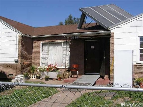 3rd image of 1530 S Oro Ave