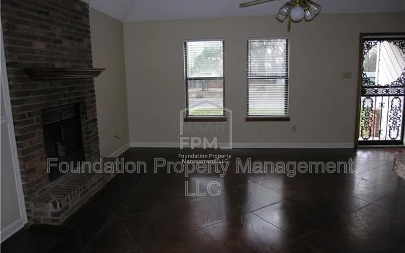 3 bed, 2.0 bath, 1208 sqft, $945 — Photo 4