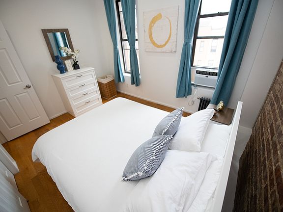 3rd image of 12 W 104th St APT 4E