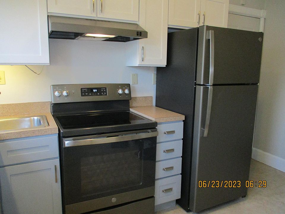 stove is different than the picture. New one with electric coils