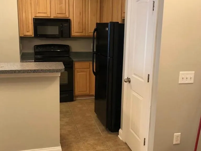 100 Gateway Dr #126 — Photo 8