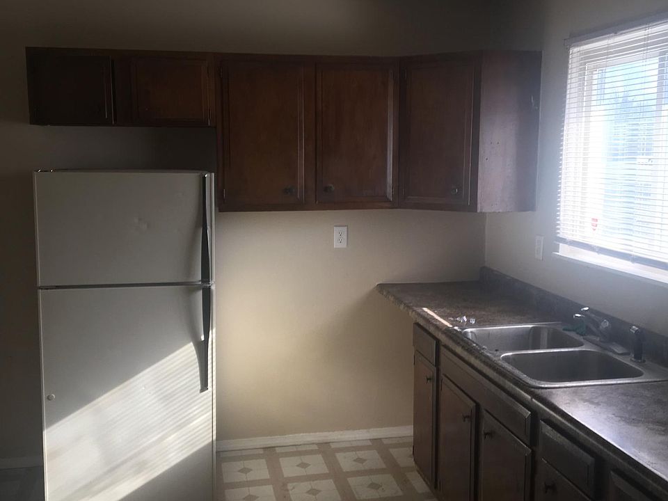 2nd image of 815 Beale St