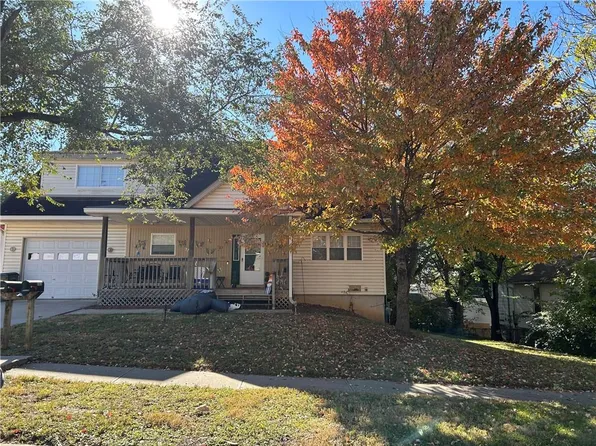 711 Kiowa St, Leavenworth, KS 66048