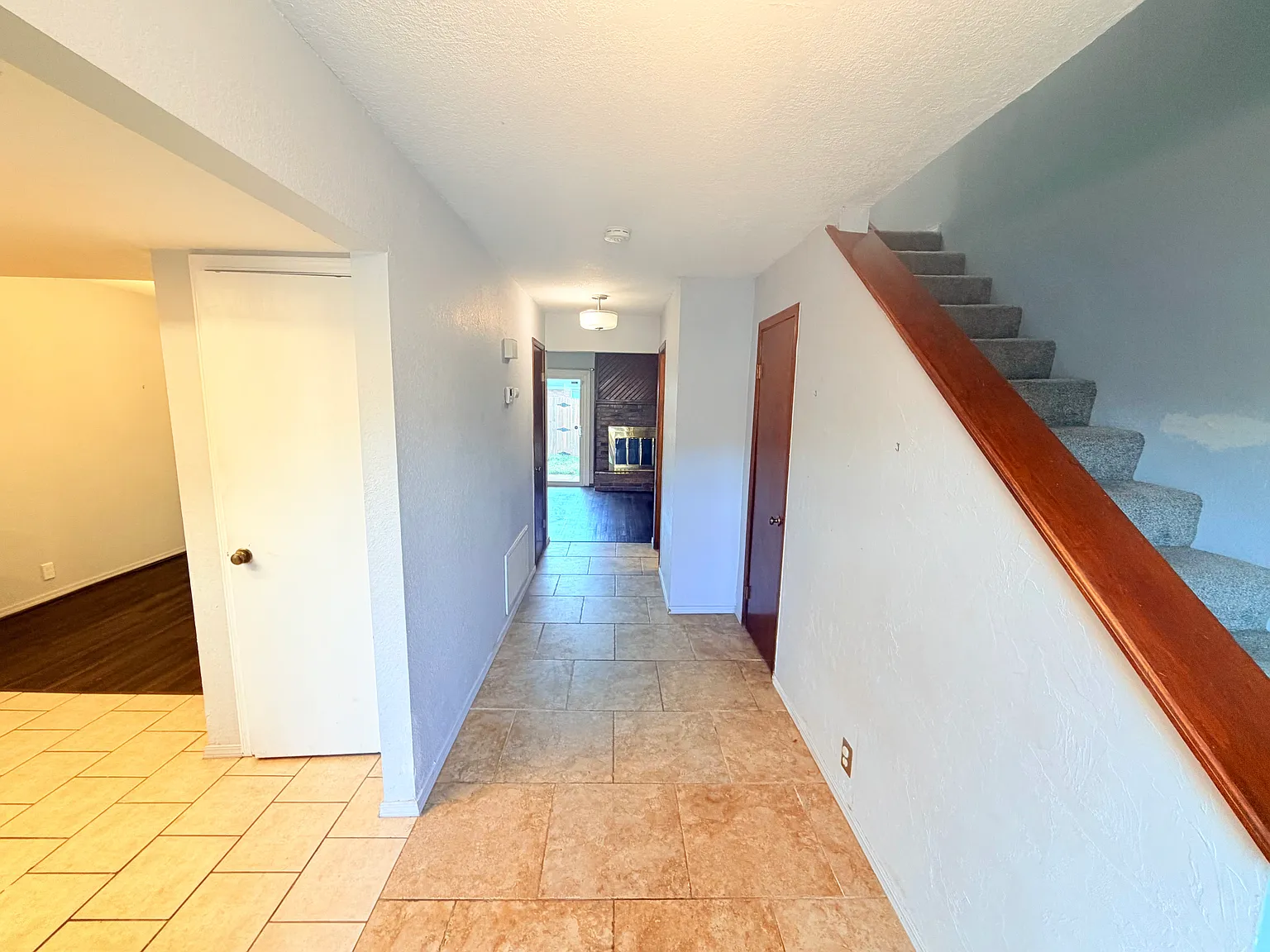 3 bed, 2.5 bath, 1504 sqft, $1,200 — Photo 3