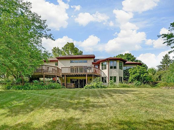 3rd image of 8560 Glen View Dr