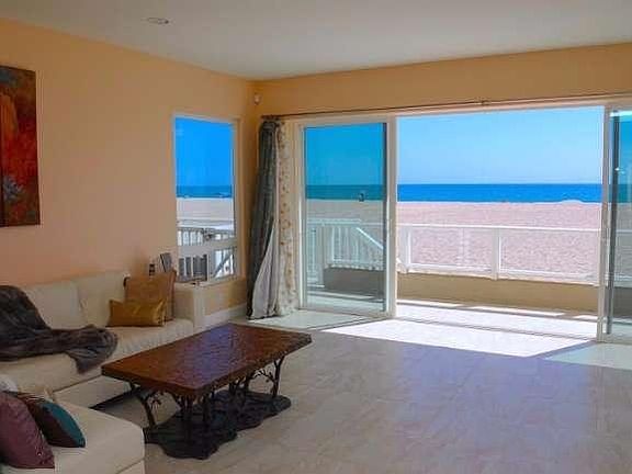 Living room wall of windows