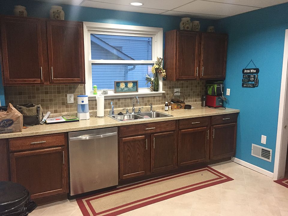 2nd image of 218 W Main St