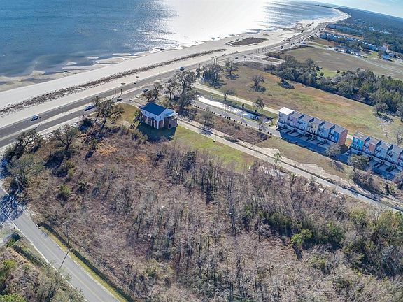 4th image of 2006 W Beach Blvd