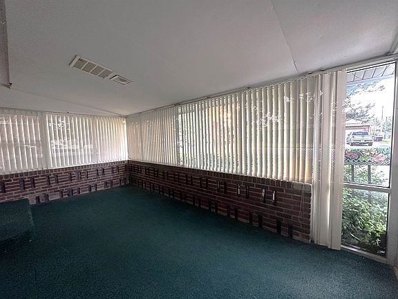 5th image of 1212 Macarthur Rd