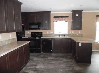 29499 Pine Dr, Flat Rock, MI 48134