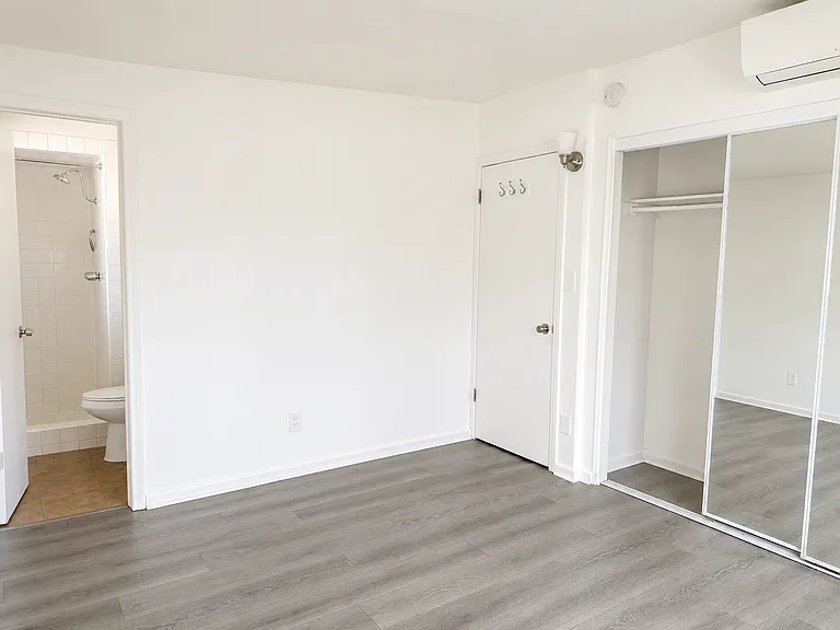 1201 Holly Ave — Photo 5