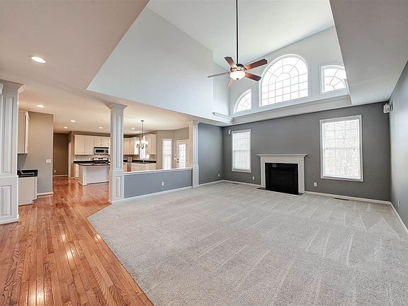 3rd image of 14943 Cool Springs Blvd