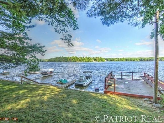 2nd image of 430 Pickerel Lake Dr