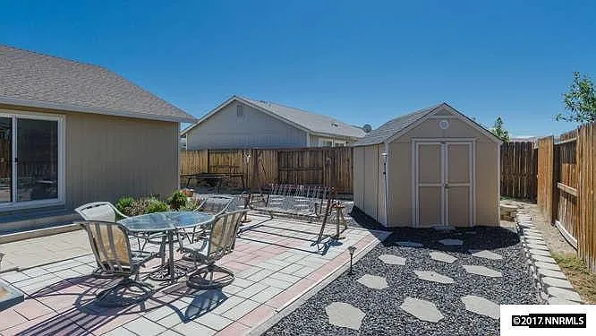 3 bedroom home for rent backyard landscaped. — Photo 2