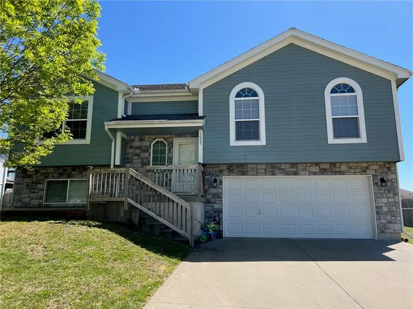 1605 W 7th Street Ter, Knob Noster, MO 65336