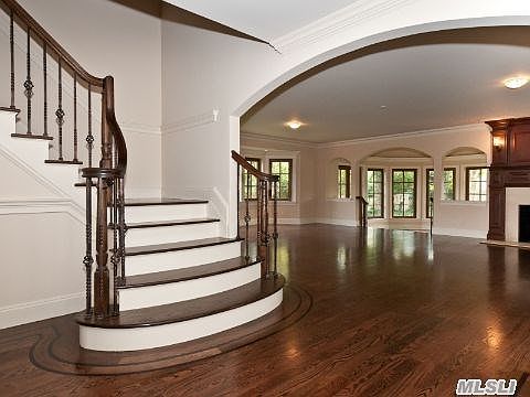 2nd image of 20 Heckscher Dr