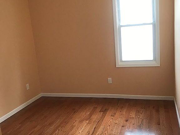 4th image of 194 Oakwood Pl Fl 1T