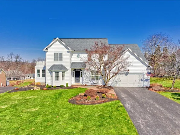 2 Buck Thorn Run, Victor, NY 14564