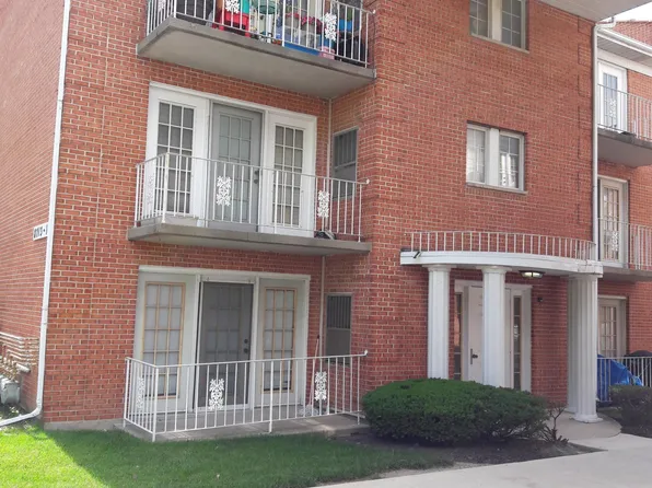8713 Ballard Rd, Des Plaines, IL 60016